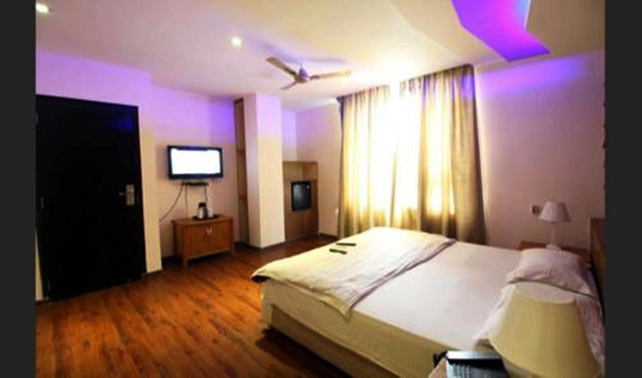 Hotel Vipul Grand Gurgaon
