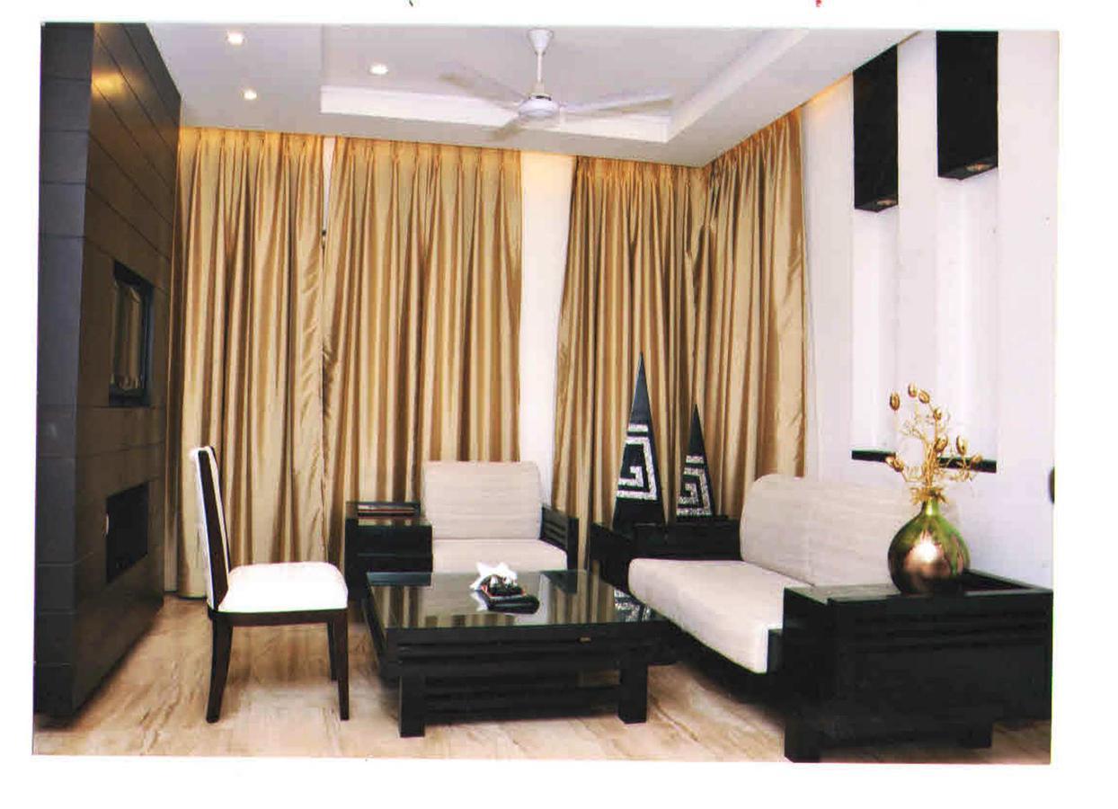 Vipul Grand