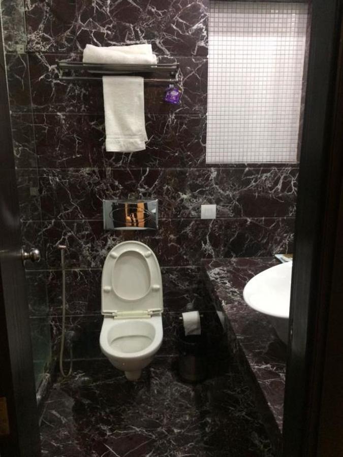 Vipul Grand Hotel