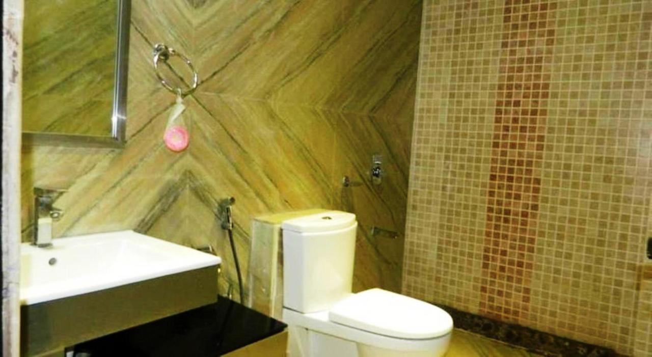 Vipul Grand Hotel 2*
