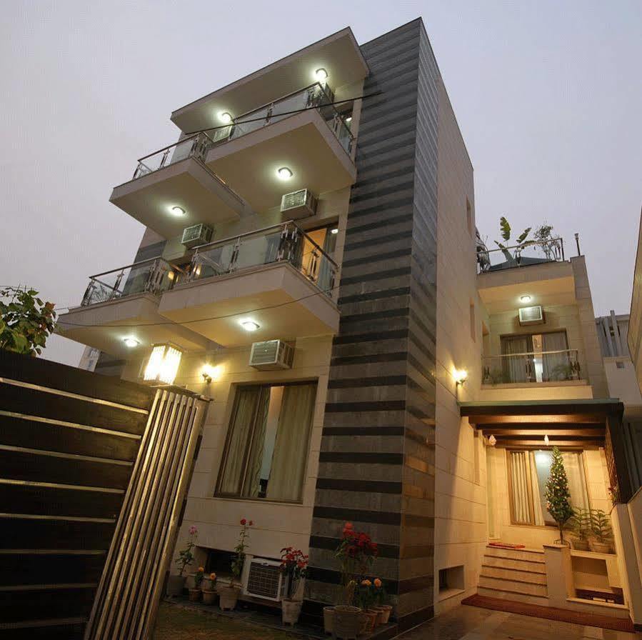 7110 Residency