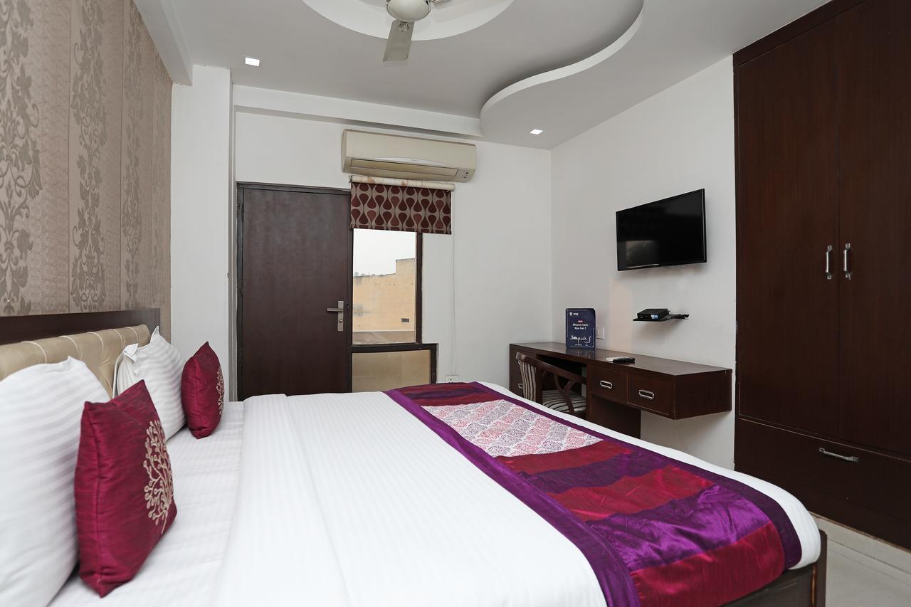 Capital O 10025 Hotel Flora Inn Gurgaon