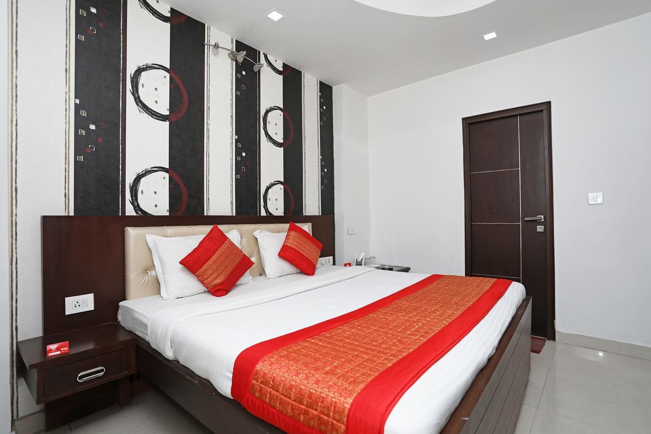 Capital O 10025 Hotel Flora Inn Gurgaon