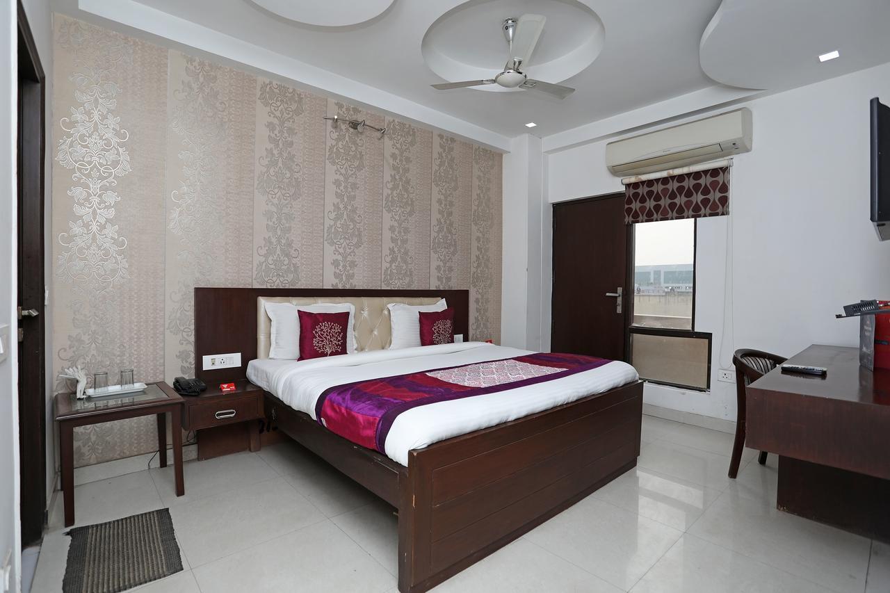 Hotel Capital O 10025 Hotel Flora Inn Gurgaon