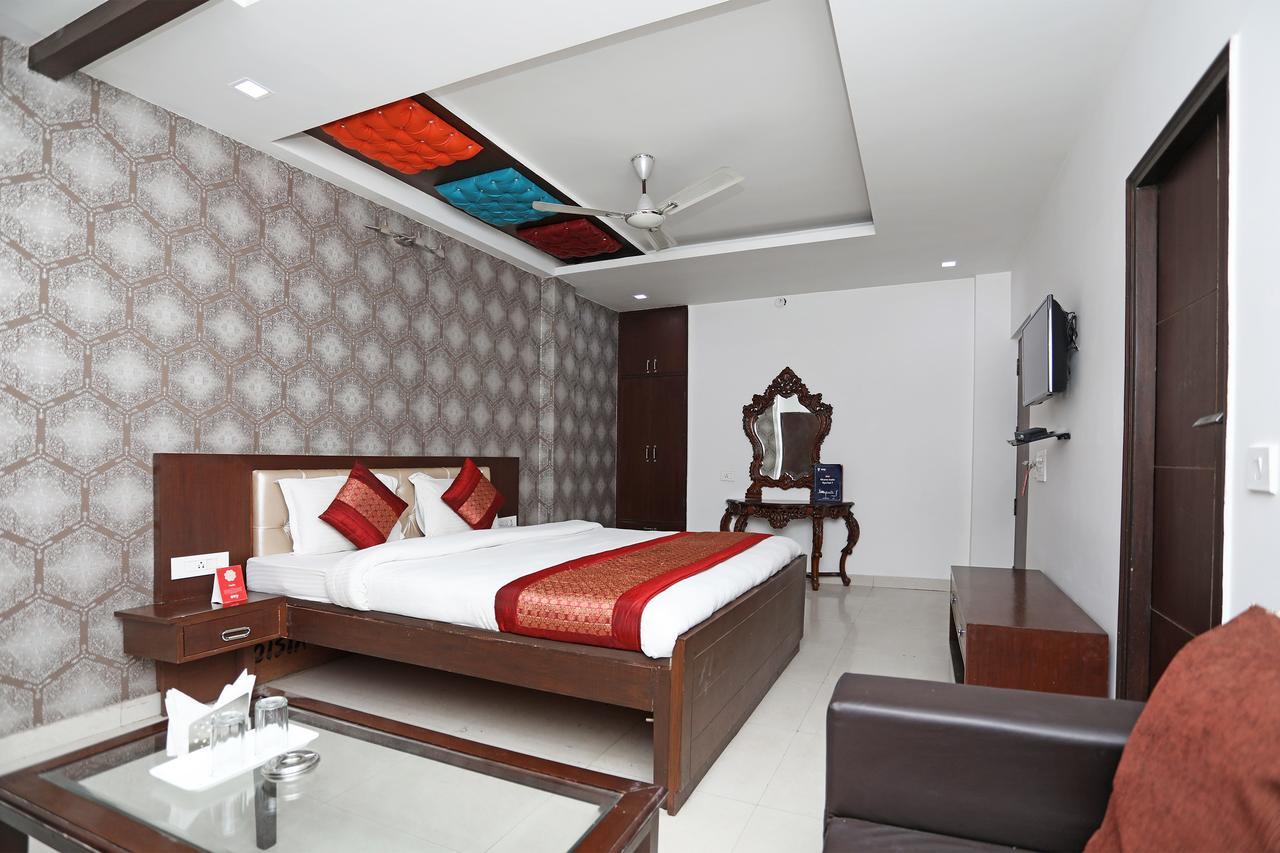 Capital O 10025 Hotel Flora Inn Hotel 3*