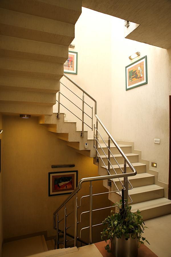 Ahuja Residency Parklane, Gurgaon 3*