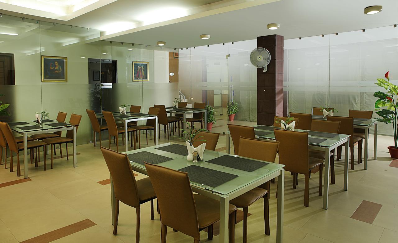 Ahuja Residency Parklane, Gurgaon Guest house 3*