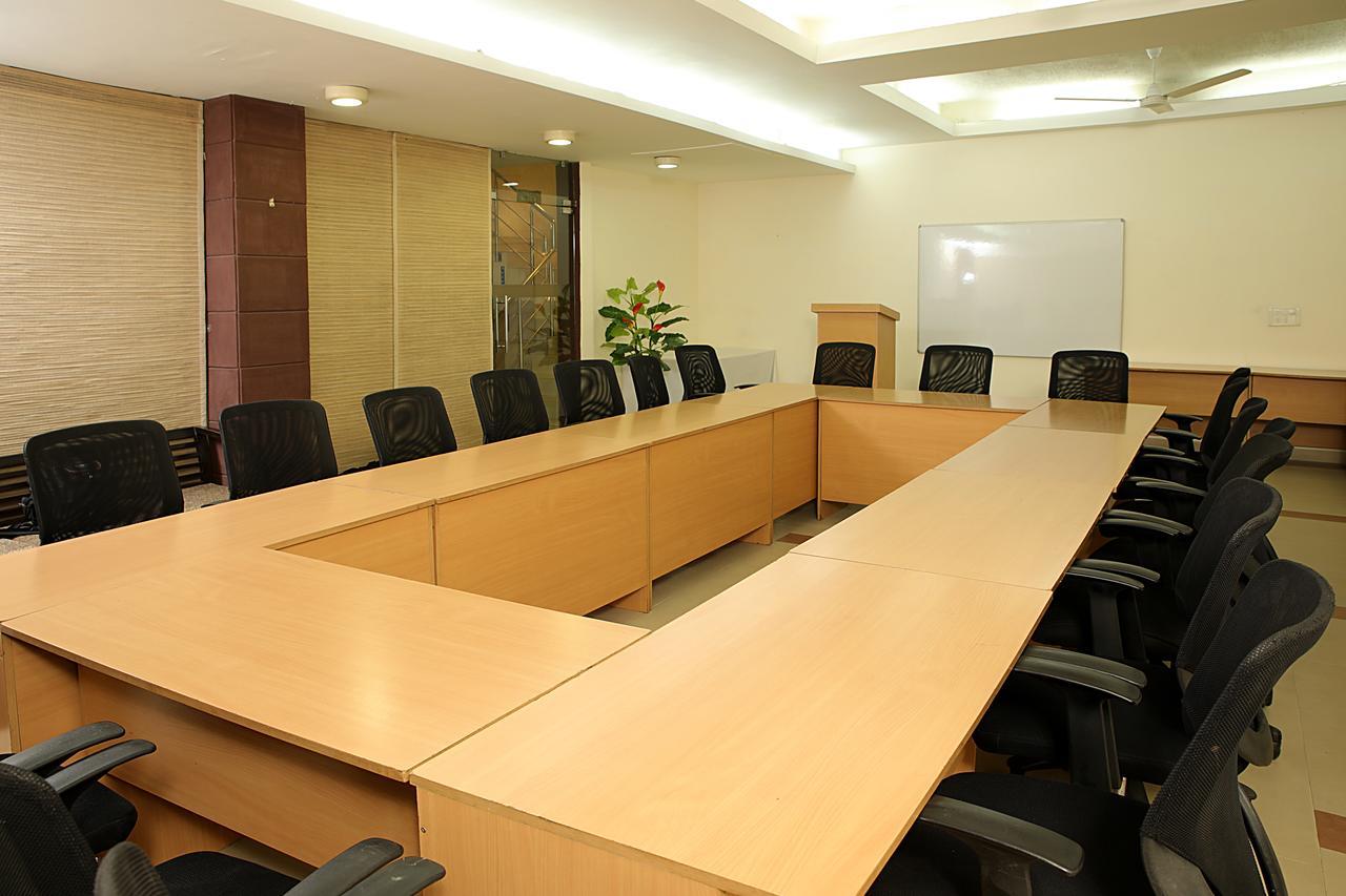 Guest house Ahuja Residency Parklane, Gurgaon