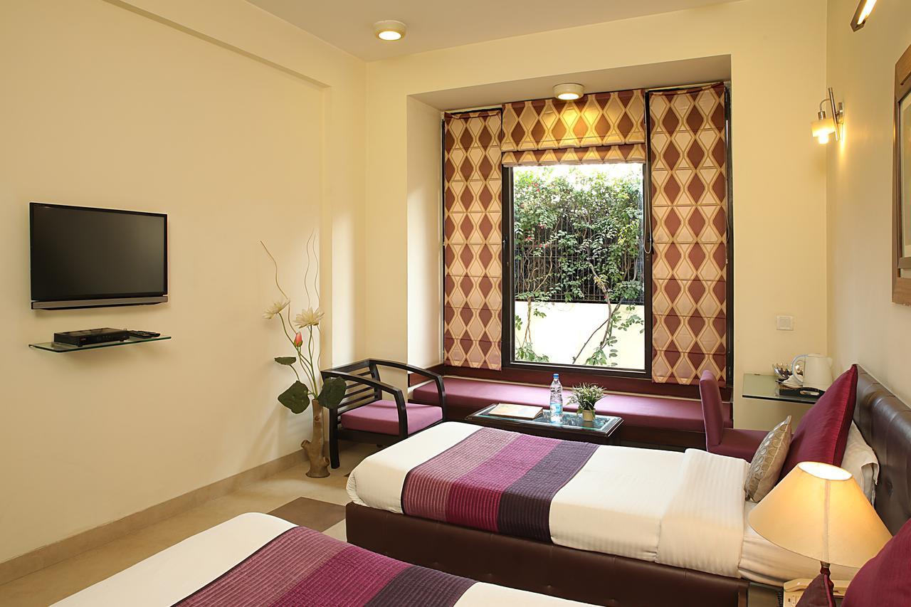 Ahuja Residency Parklane, Gurgaon Guest house