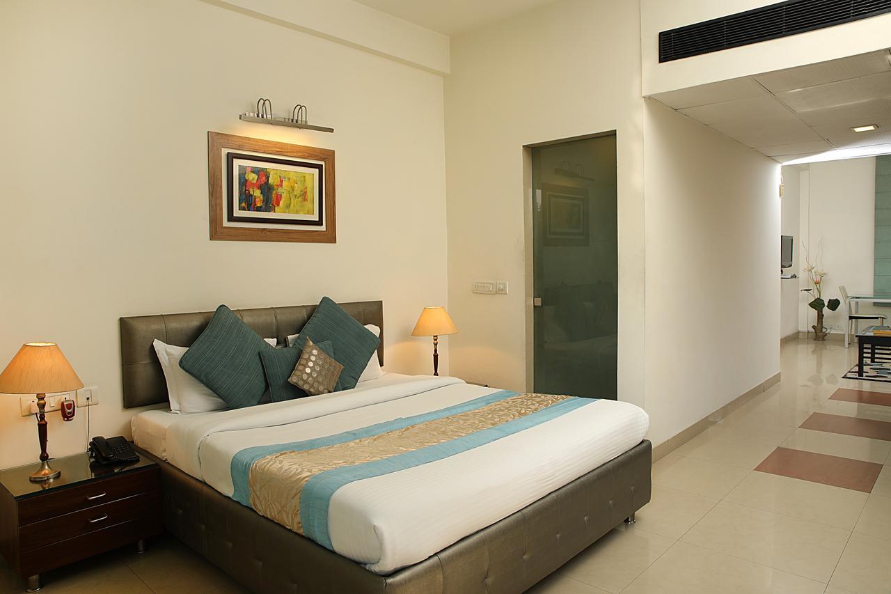 Guest house Ahuja Residency Parklane, Gurgaon 3*