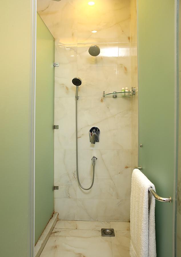 Hotel Ahuja Residency Dlf Phase 2 Gurgaon