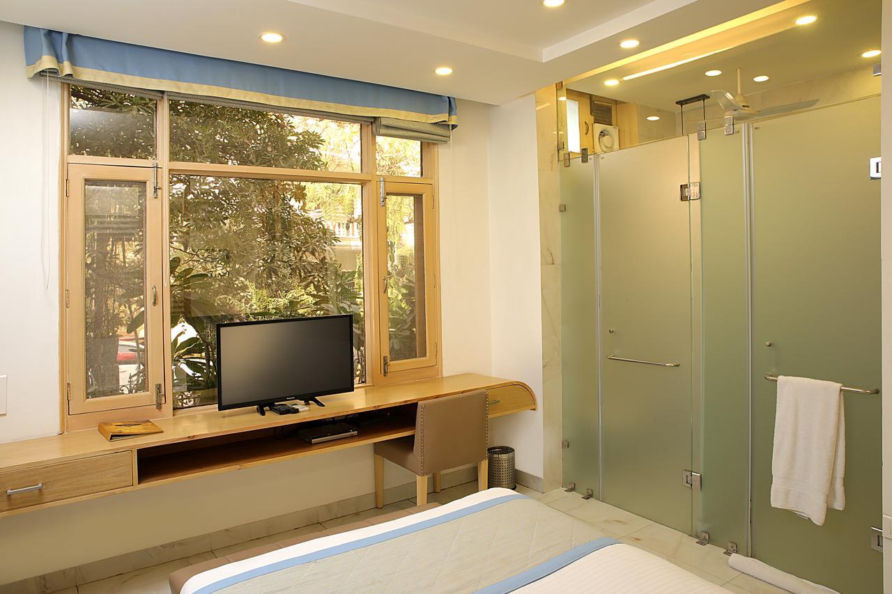 Ahuja Residency Dlf Phase 2 4*