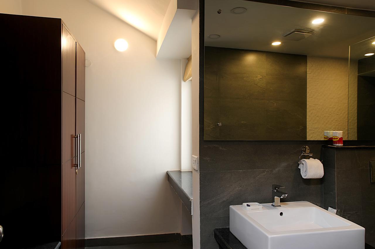 Hotel Ahuja Residency Dlf Phase 2 4*
