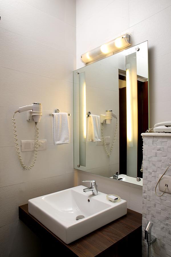 Hotel Ahuja Residency Dlf Phase 2