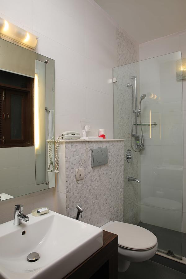 Ahuja Residency Dlf Phase 2 Hotel 4*