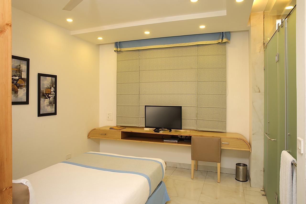 Hotel Ahuja Residency Dlf Phase 2 4*