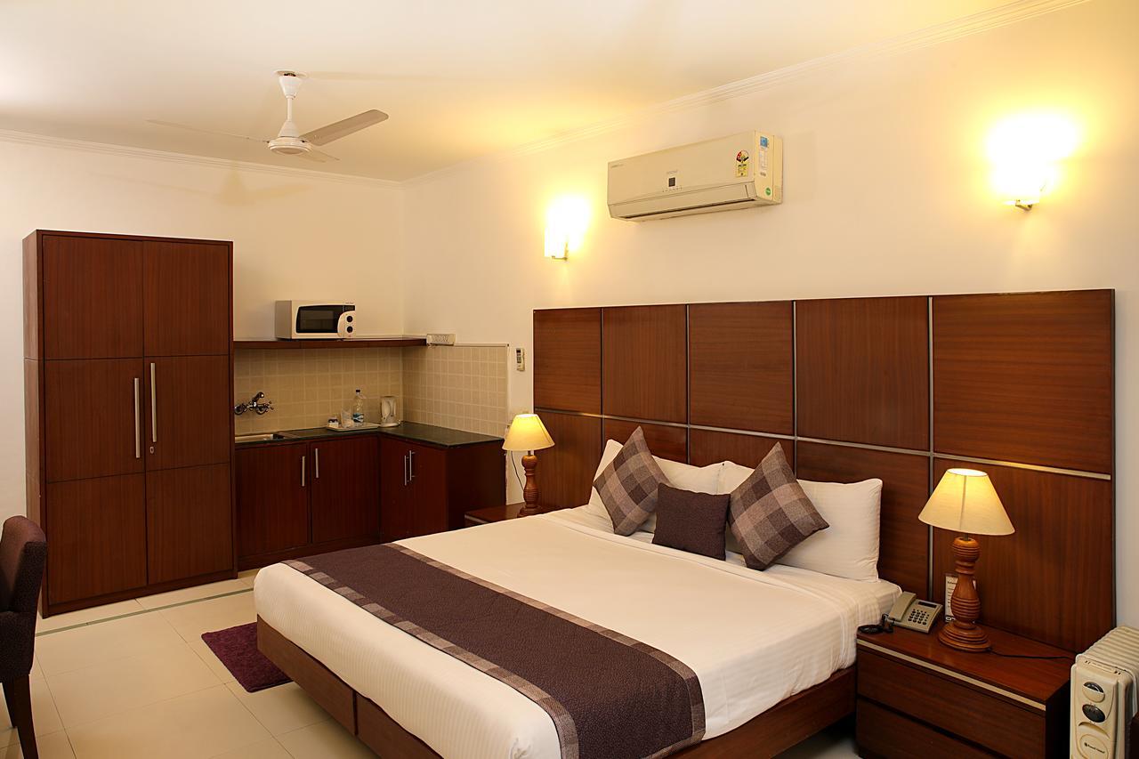 Ahuja Residency Dlf Phase 2 4* Gurgaon