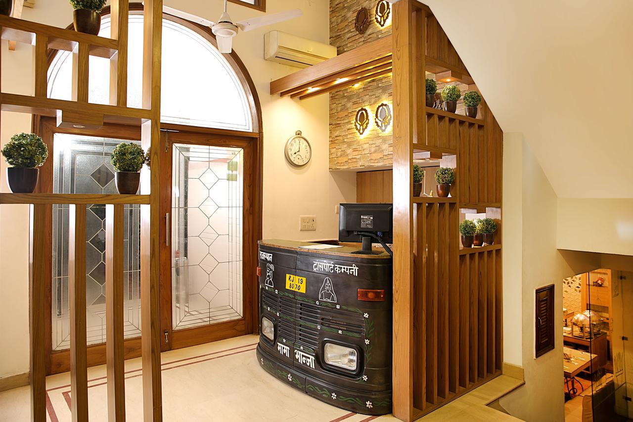 Ahuja Residency Dlf Phase 2 4*