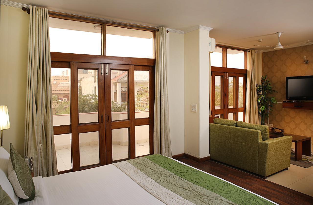 Hotel Ahuja Residency Dlf Phase 2