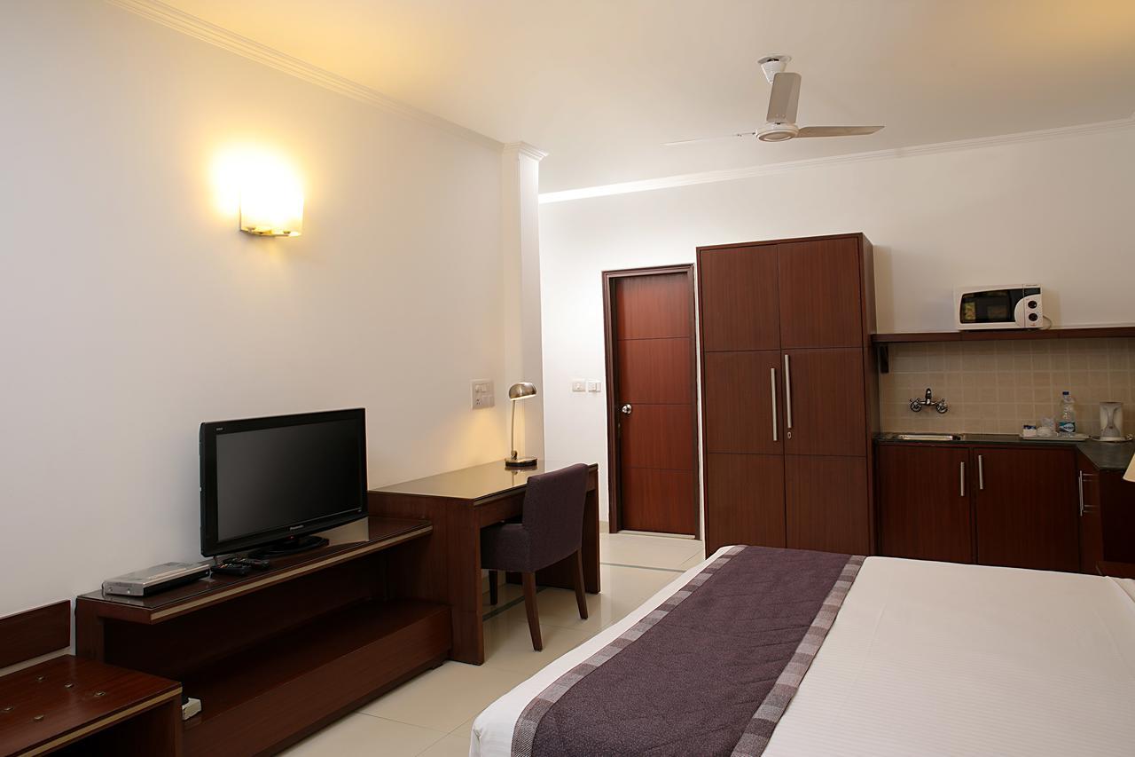 Ahuja Residency Dlf Phase 2 Hotel Gurgaon