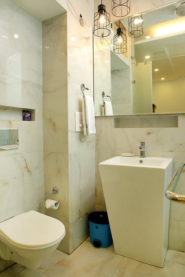 Ahuja Residency Dlf Phase 2 4*