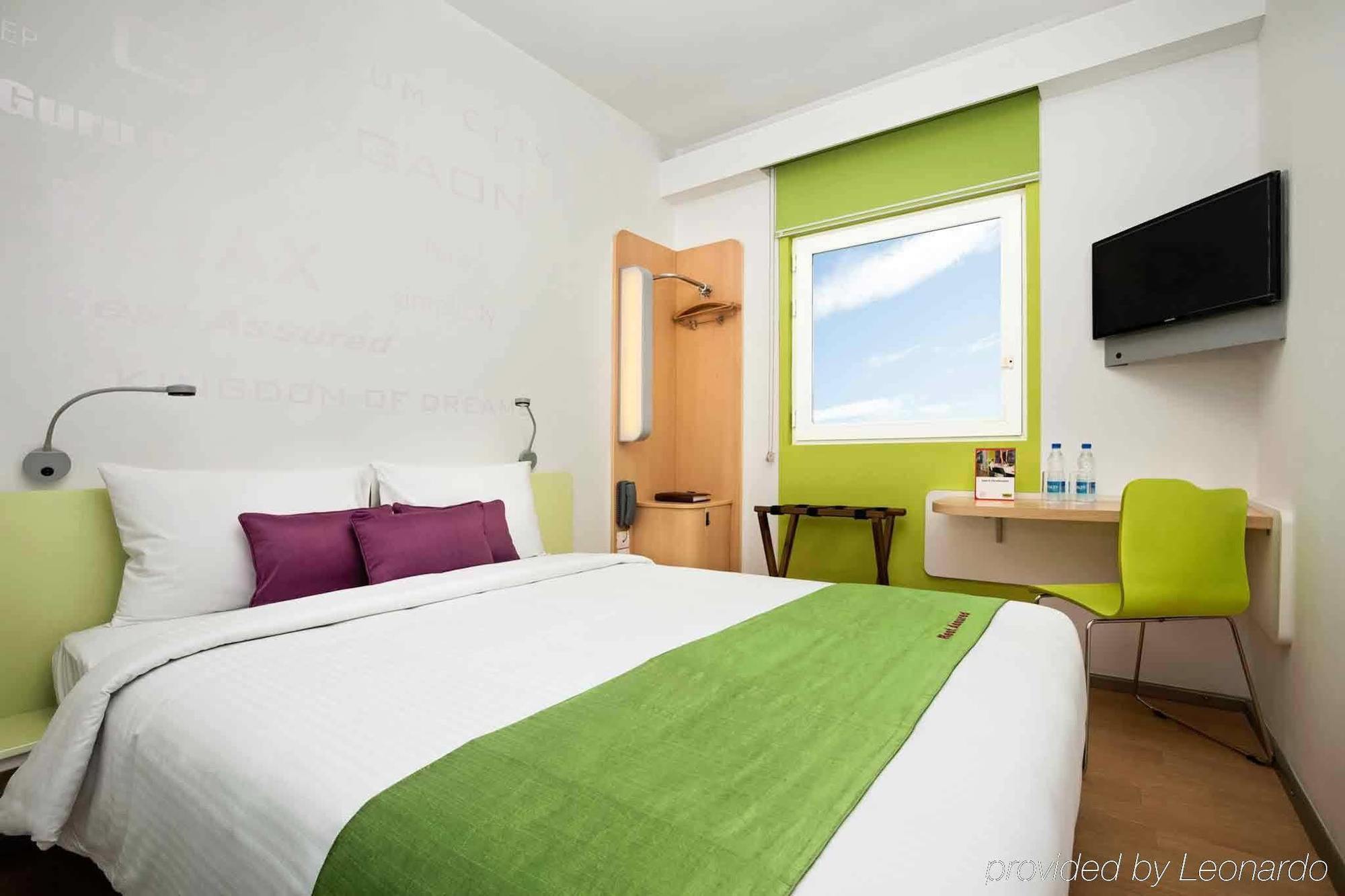 Hotel Express Gurugram Sector 50 By Ihg 4*