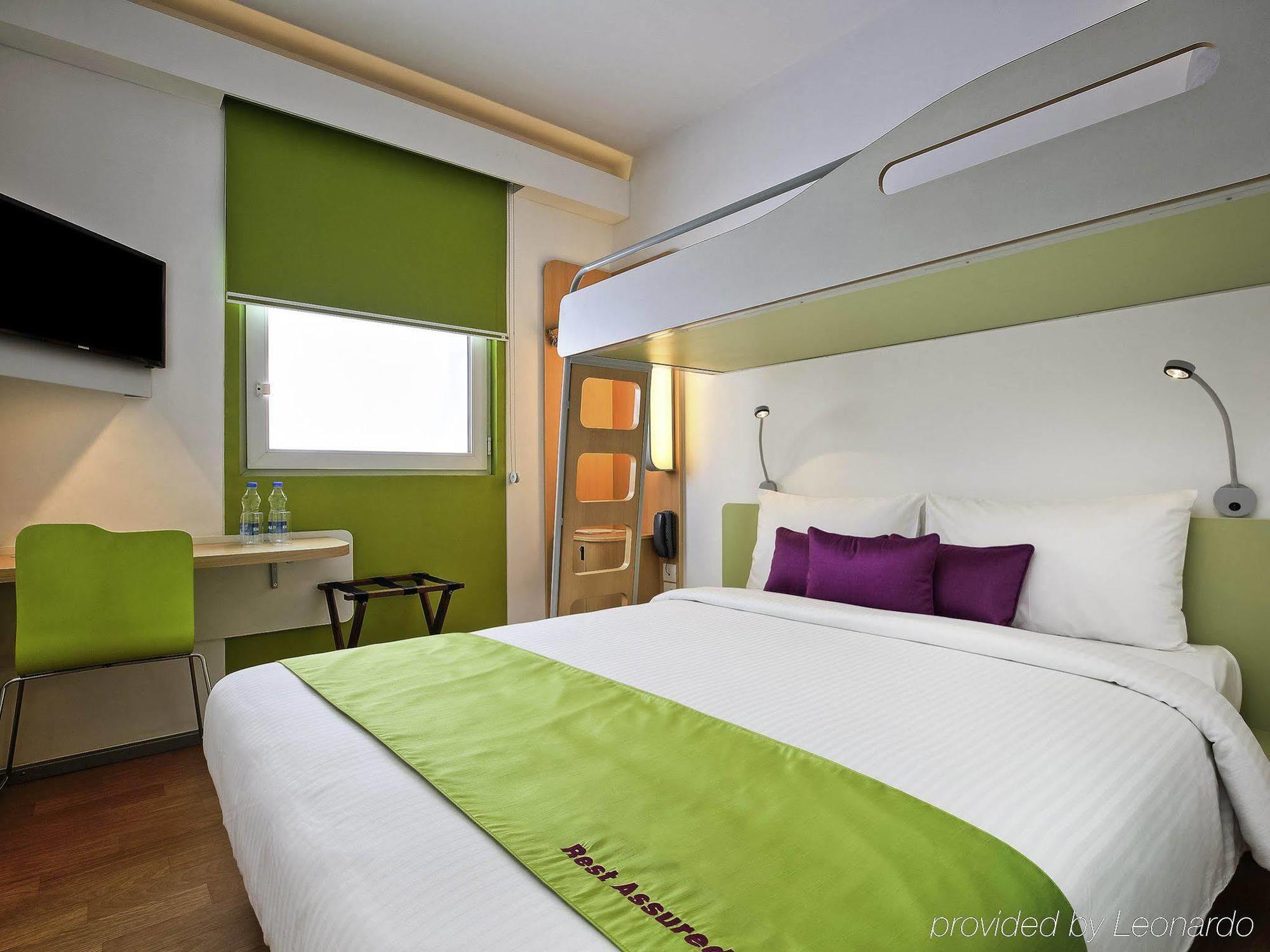 Hotel Express Gurugram Sector 50 By Ihg 4*