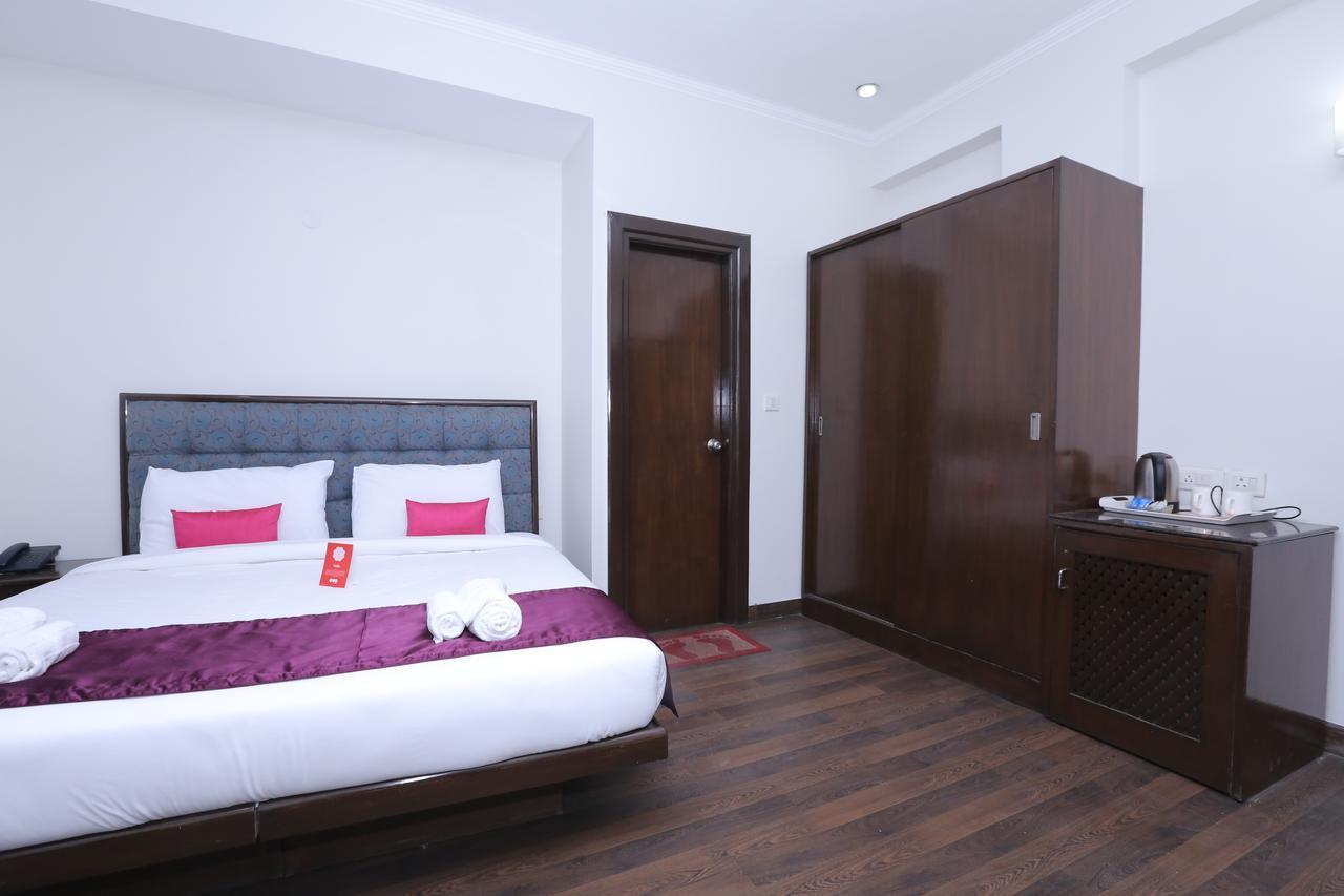 Oyo 4131 Glen Thirty 3* Gurgaon