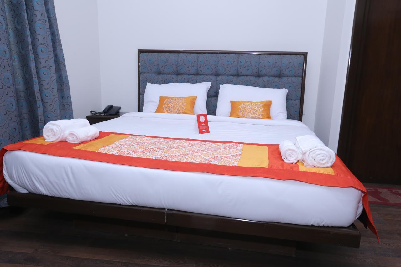 Oyo 4131 Glen Thirty Gurgaon