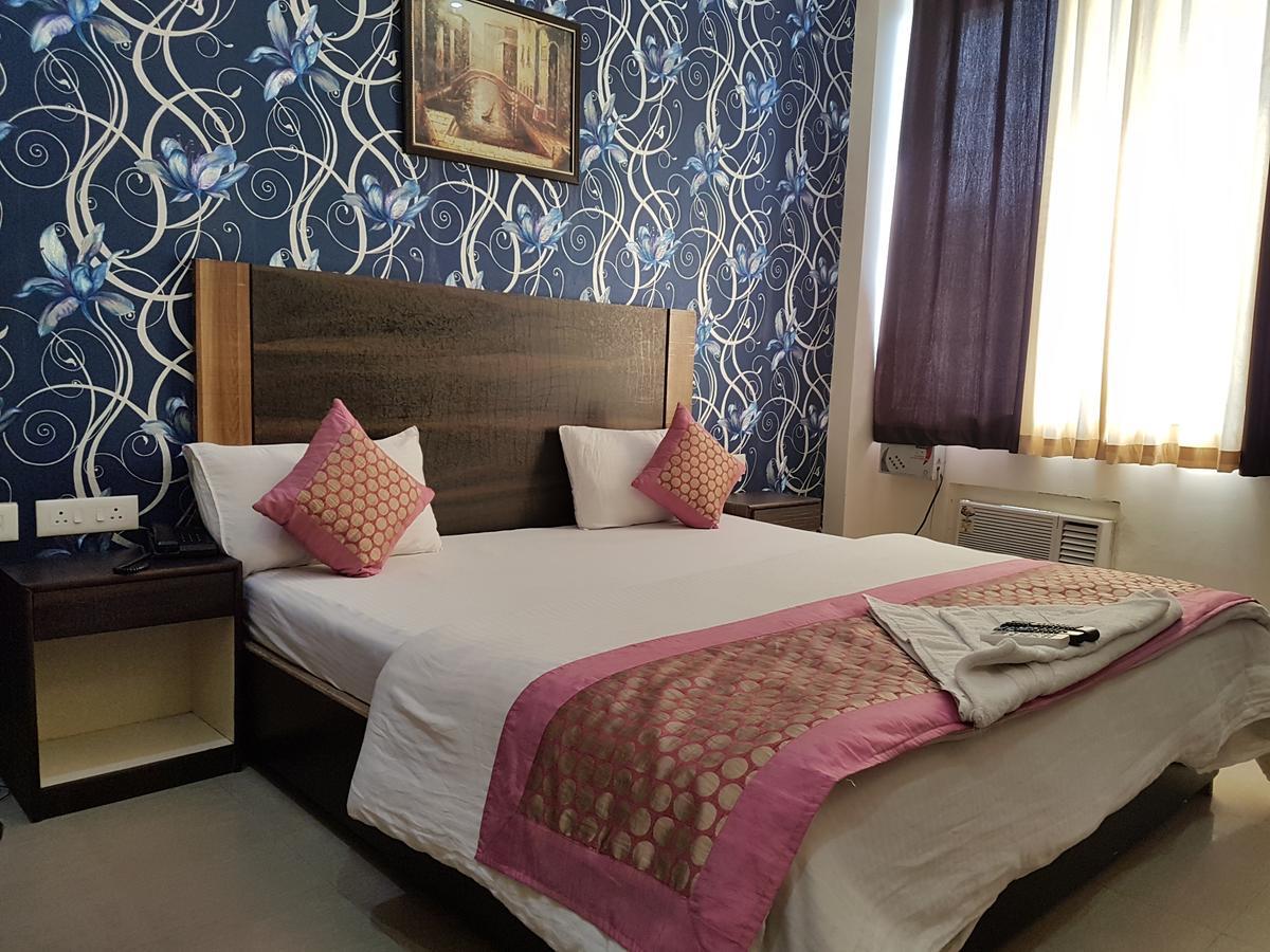Hotel The Royal Crown 3*
