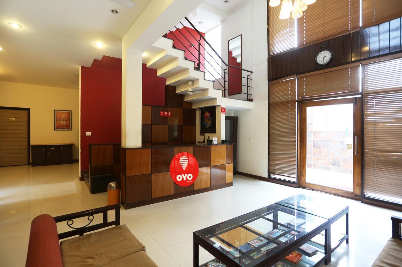Hotel Oyo 5528 Dlf Phase 4 3*