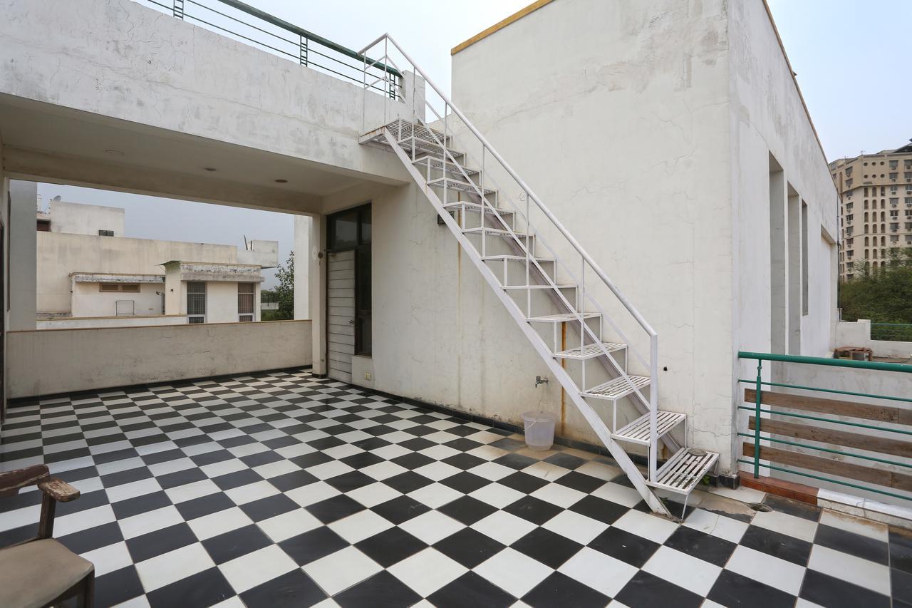 Oyo 5528 Dlf Phase 4 Gurgaon