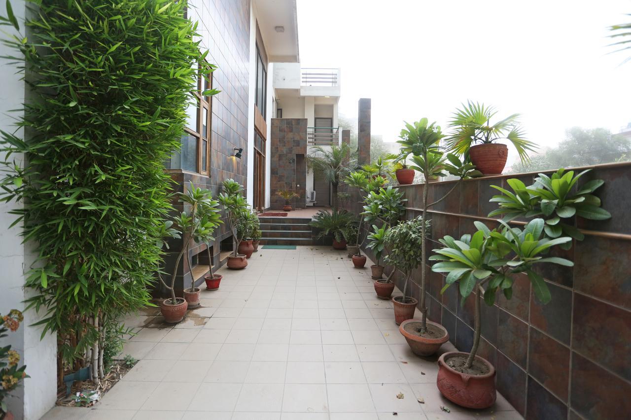 Hotel Oyo 5528 Dlf Phase 4 3*