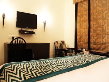 Oyo Premium Ambience Mall 2 Hotel