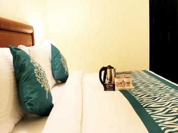 Oyo Premium Ambience Mall 2 3*