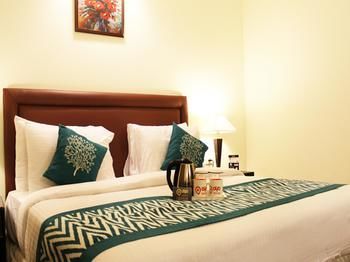 Hotel Oyo Premium Ambience Mall 2