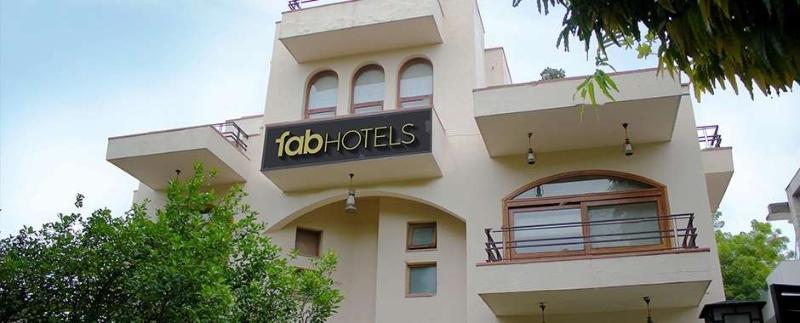 Hotel Oyo 14482 Live 3*