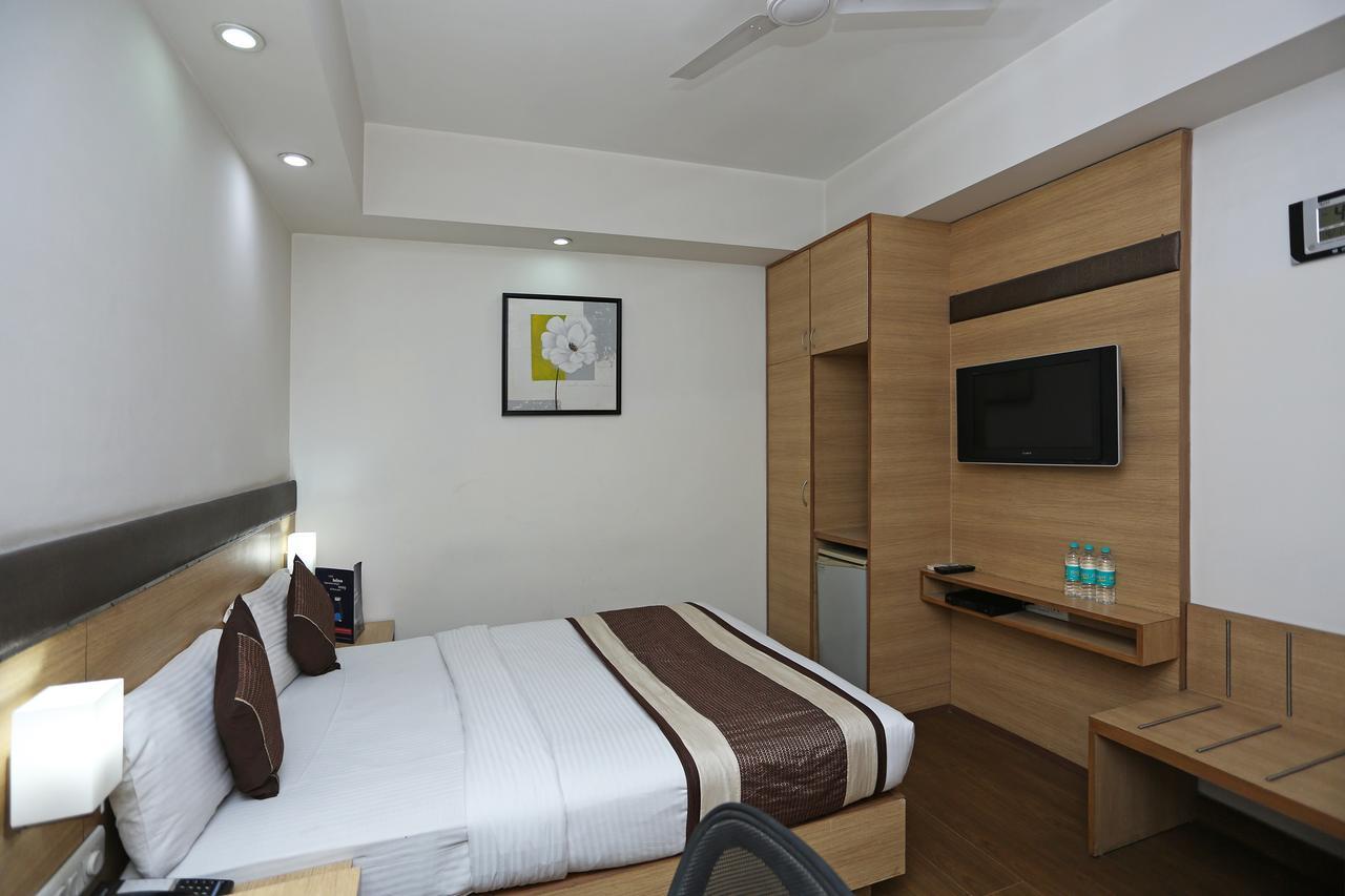 Oyo 11322 The Camria Hotel