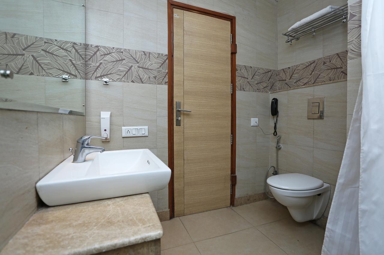 Hotel Oyo 11322 The Camria Gurgaon