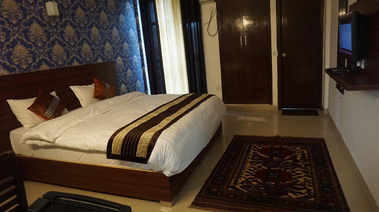 D's Mezbaan Hotel 2*