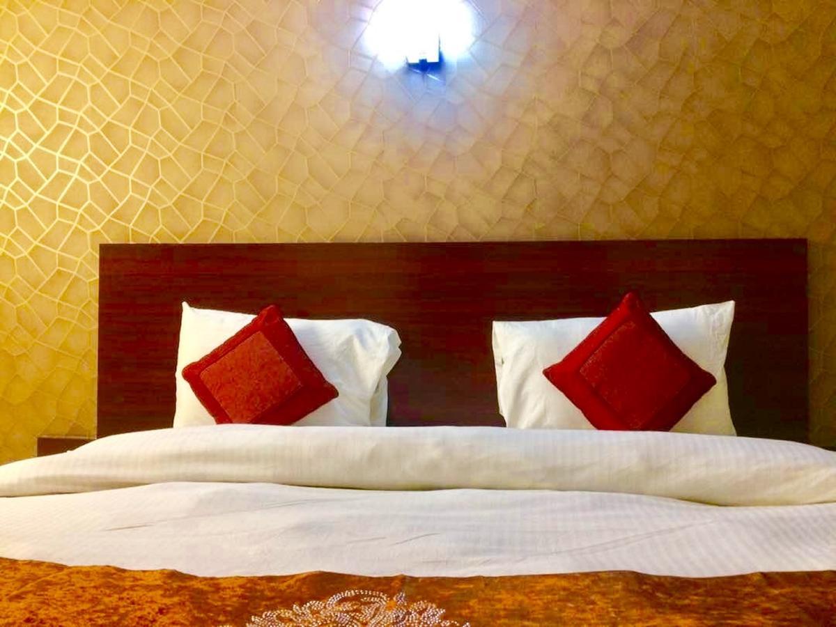 Hotel D's Mezbaan