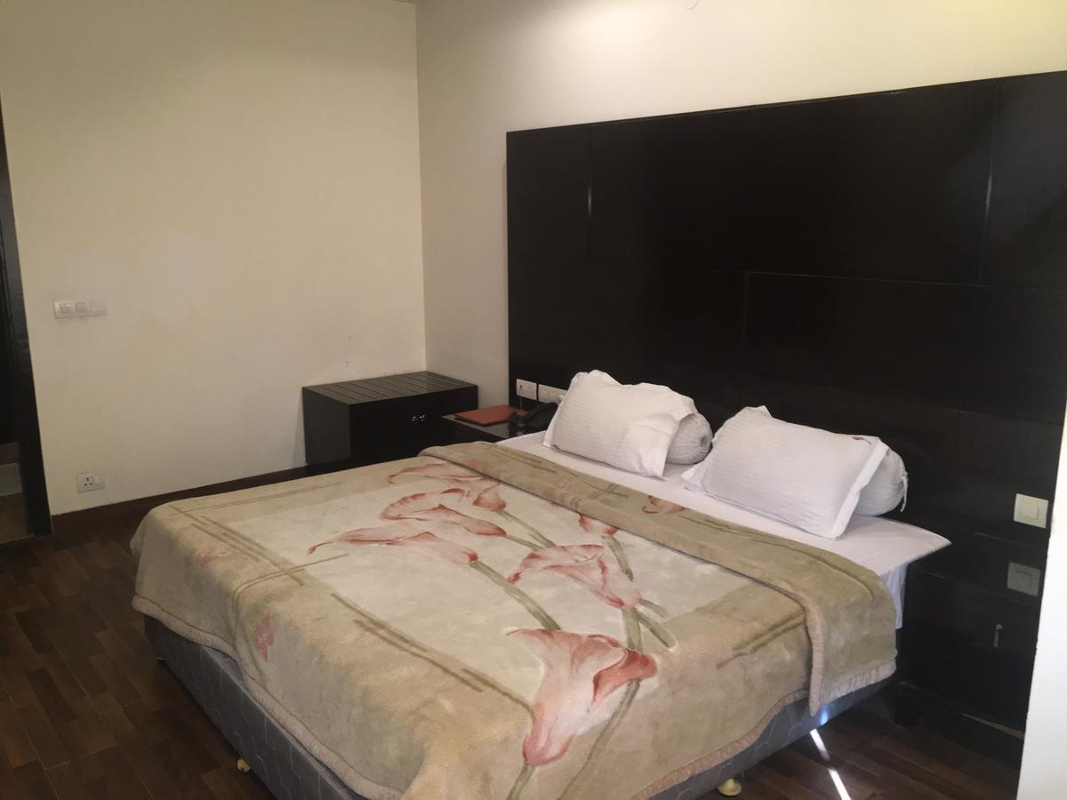 Vipul Grand Hotel Gurgaon