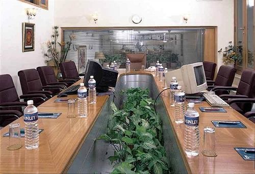 Ahuja Residency Dlf Phase 2 Hotel