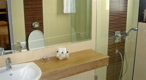 Ahuja Residency Dlf Phase 2 Gurgaon