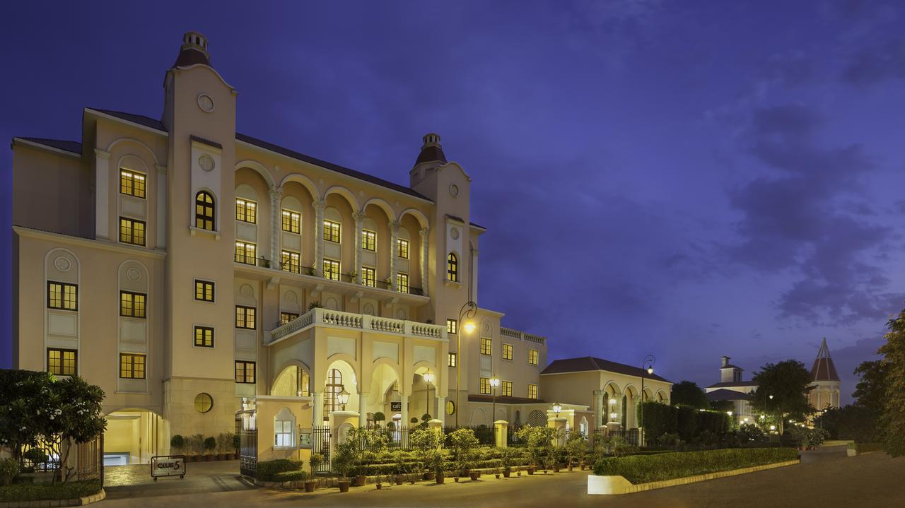 Dlf Club 5 Hotel 4*
