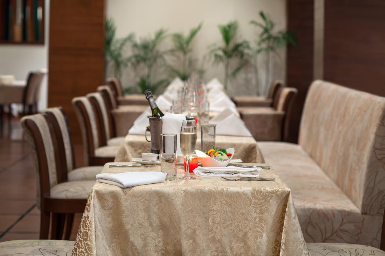 Hotel Dlf Club 5