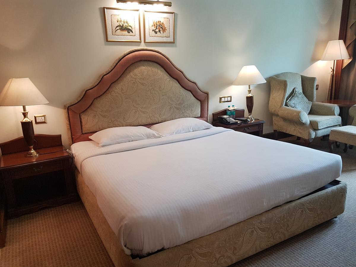 Resort The Palms Town & Country Club - Gurgaon