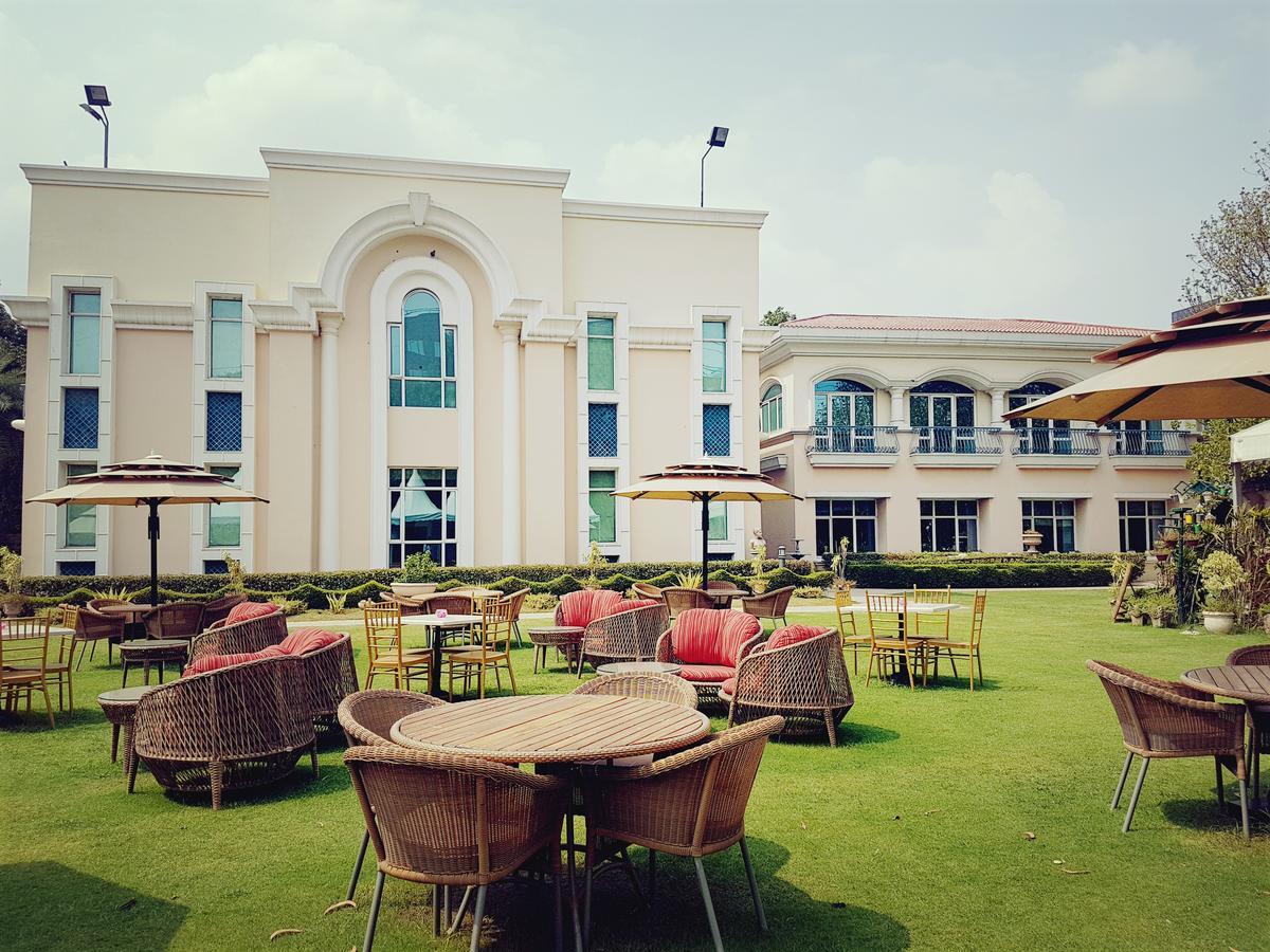 The Palms Town & Country Club - Resort