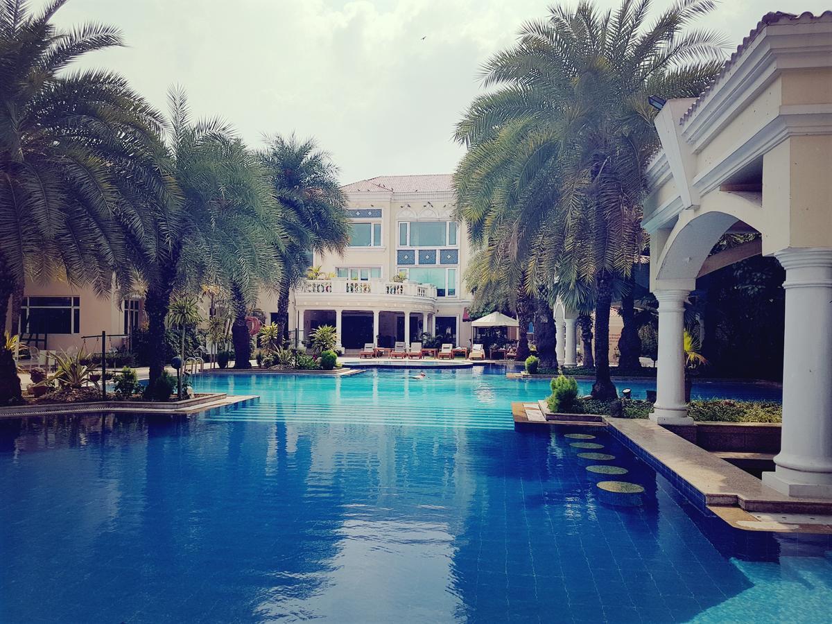 Resort The Palms Town & Country Club -