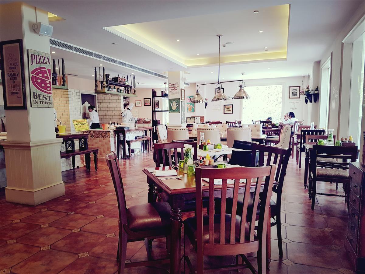 The Palms Town & Country Club - 5* Gurgaon